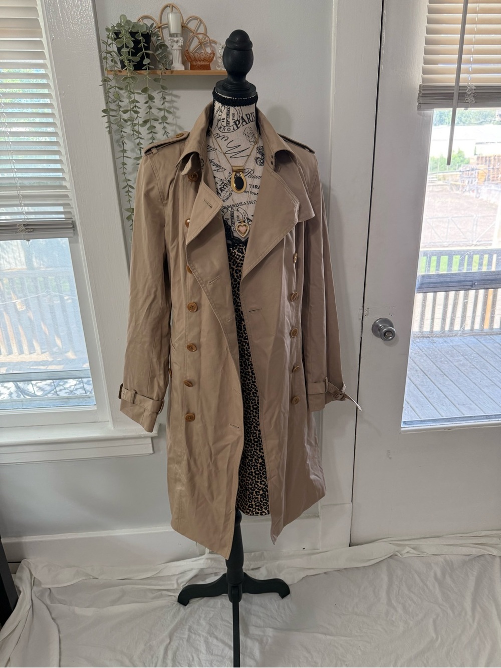 Banana Republic vintage trench coat 100% cotton size M made in Vietnam
